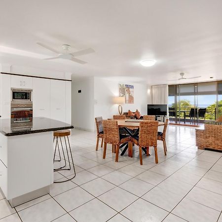 Roydon Beachfront Apartments Trinity Beach Buitenkant foto