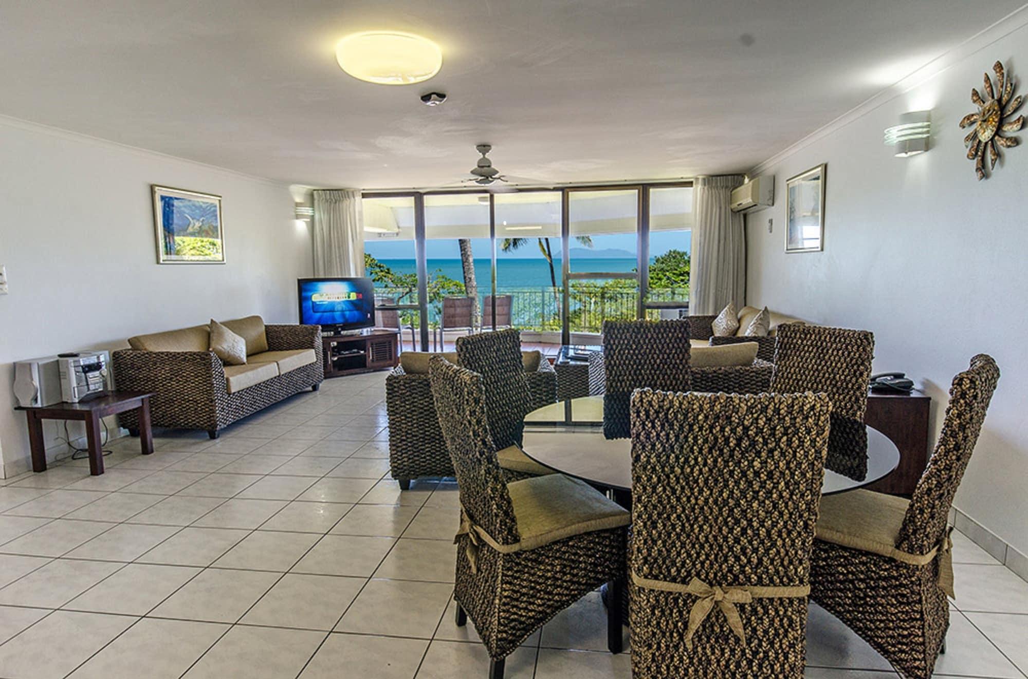 Roydon Beachfront Apartments Trinity Beach Buitenkant foto