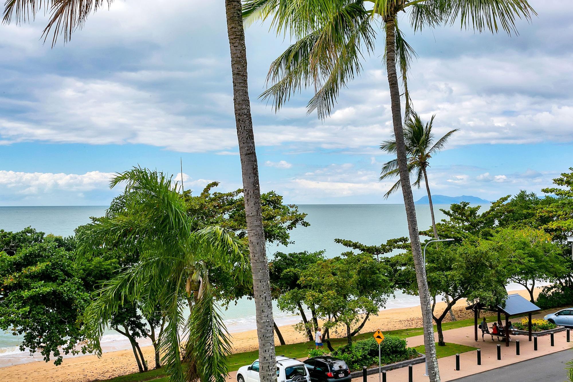 Roydon Beachfront Apartments Trinity Beach Buitenkant foto