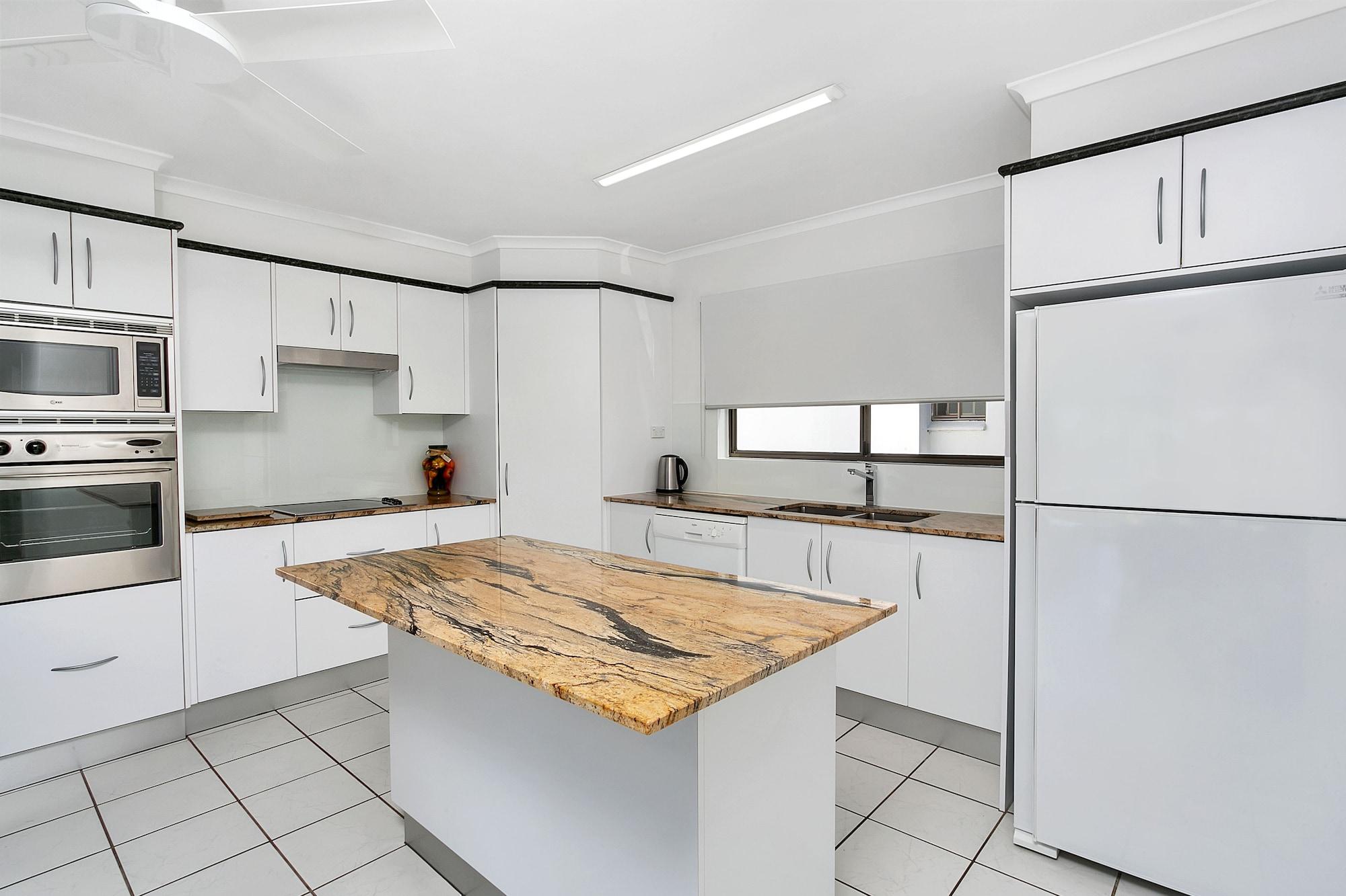 Roydon Beachfront Apartments Trinity Beach Buitenkant foto