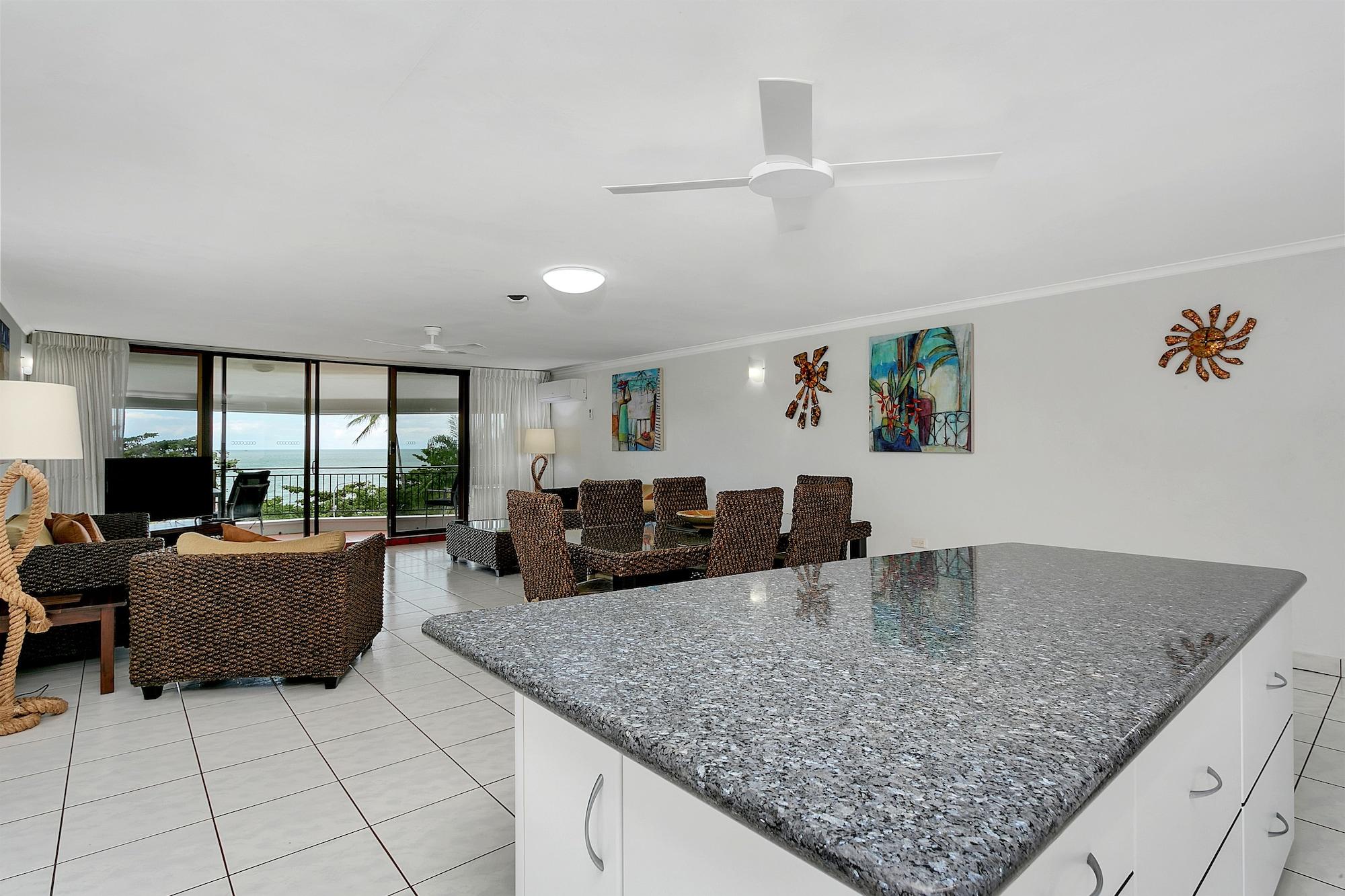 Roydon Beachfront Apartments Trinity Beach Buitenkant foto