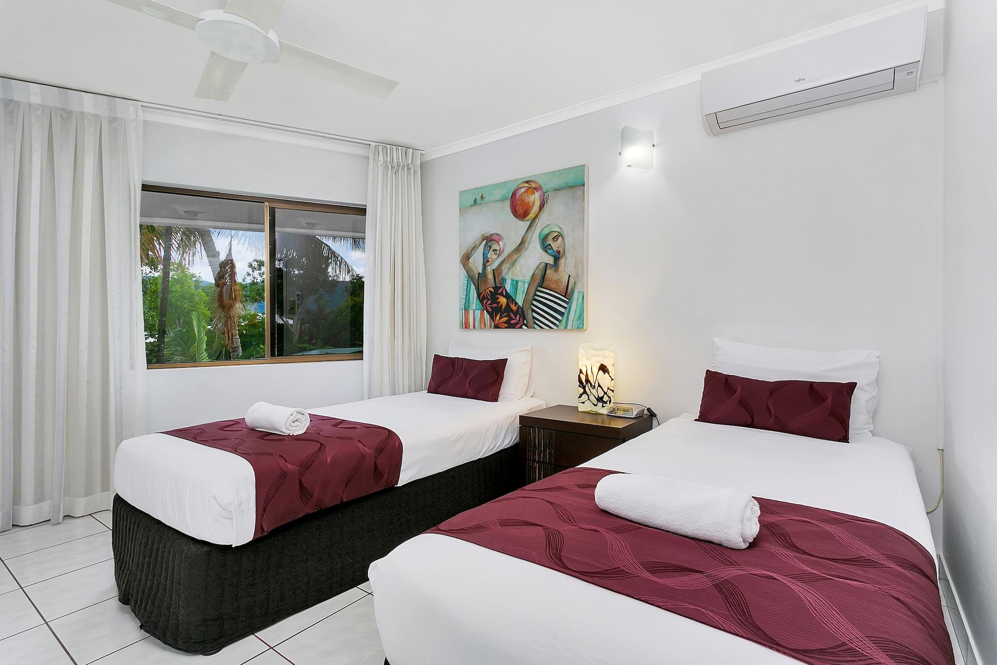 Roydon Beachfront Apartments Trinity Beach Buitenkant foto