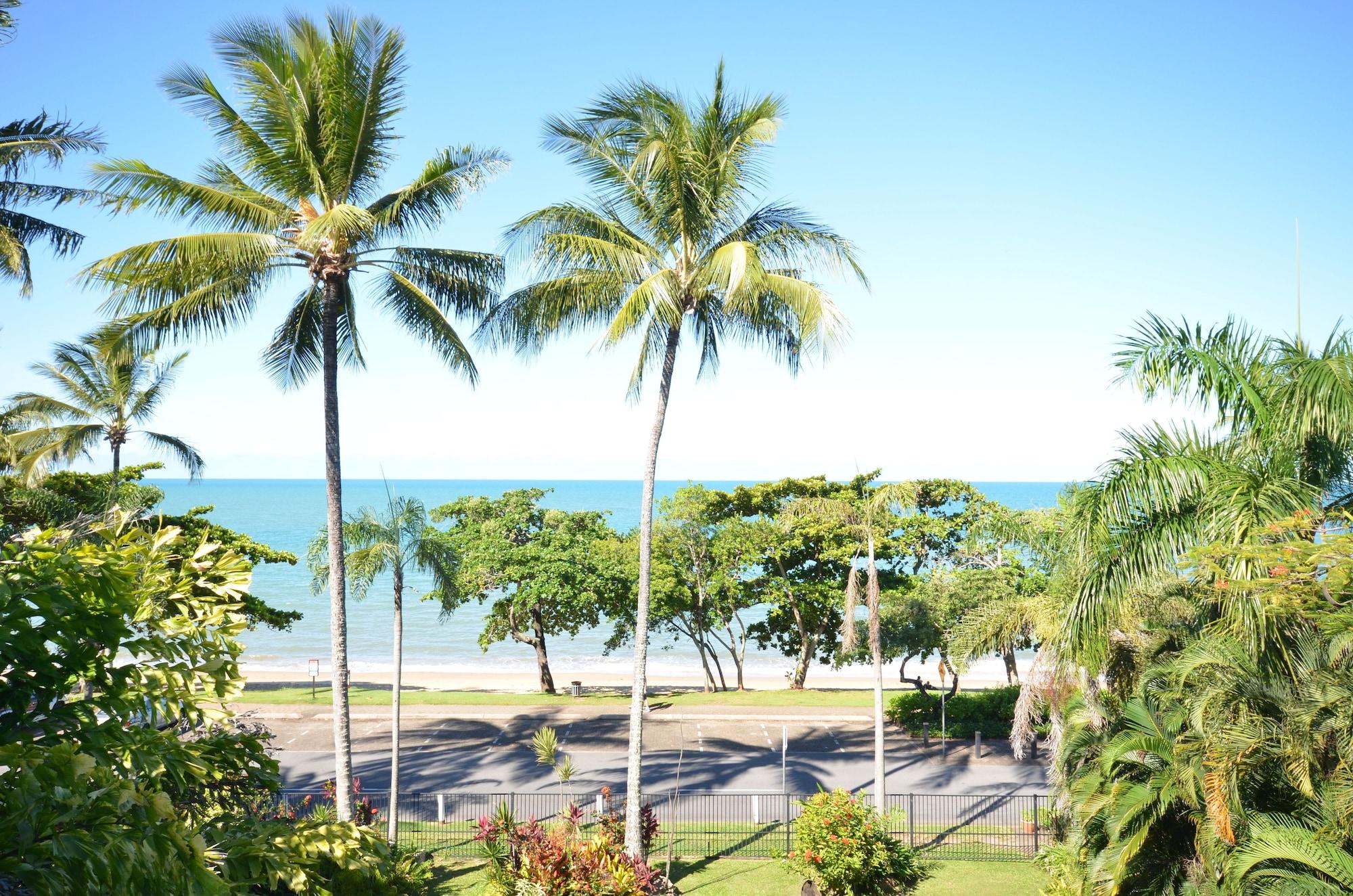 Roydon Beachfront Apartments Trinity Beach Buitenkant foto