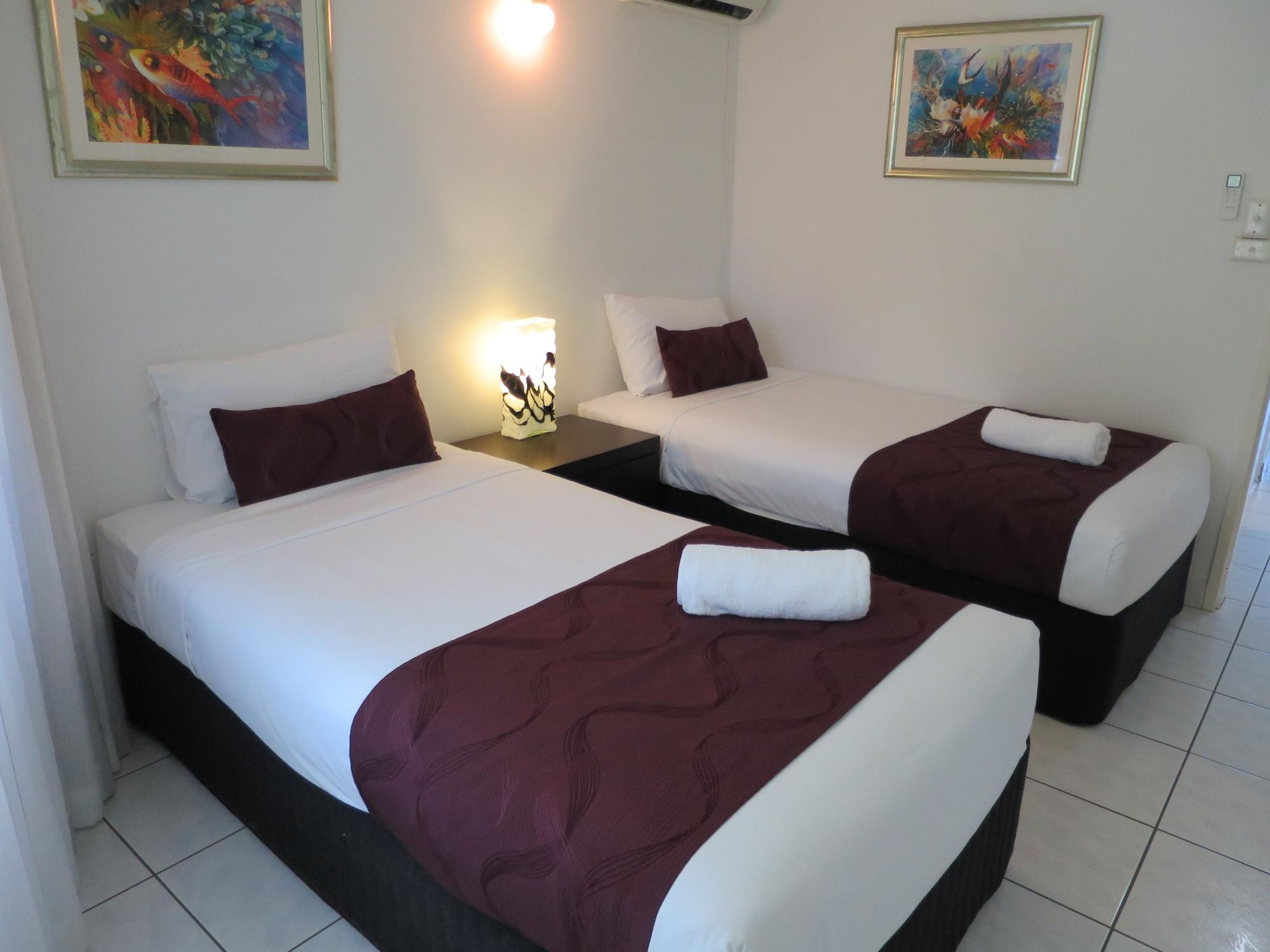 Roydon Beachfront Apartments Trinity Beach Buitenkant foto