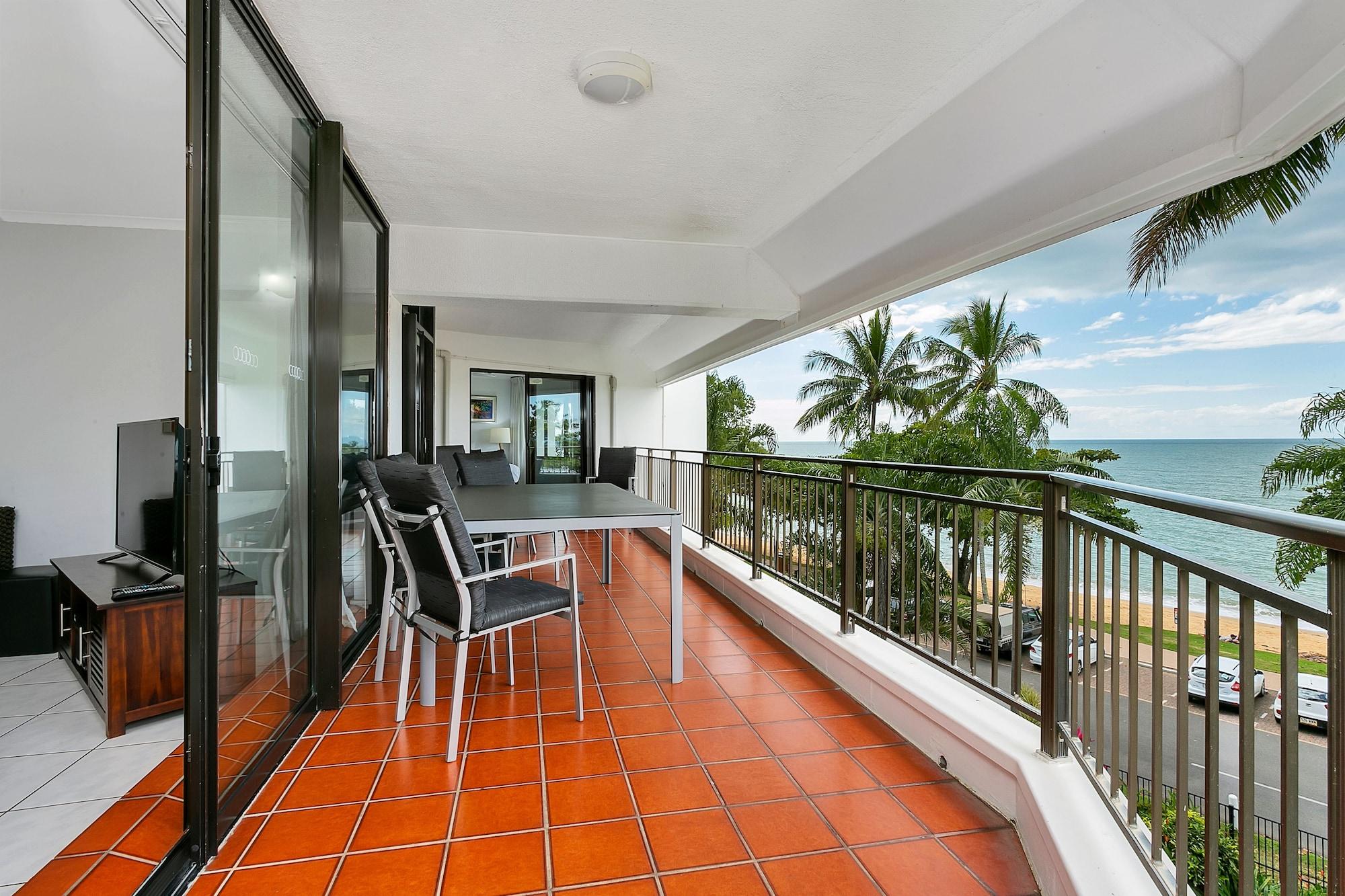 Roydon Beachfront Apartments Trinity Beach Buitenkant foto