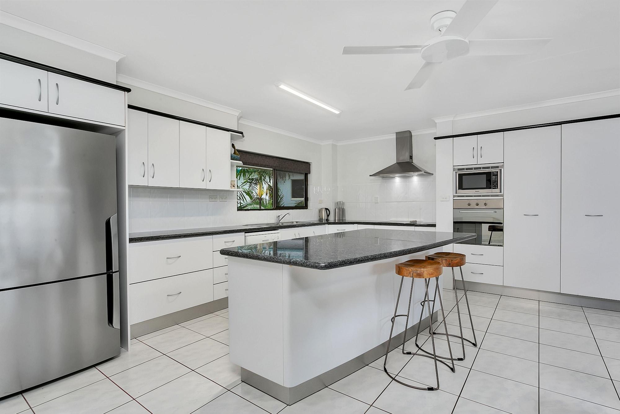 Roydon Beachfront Apartments Trinity Beach Buitenkant foto