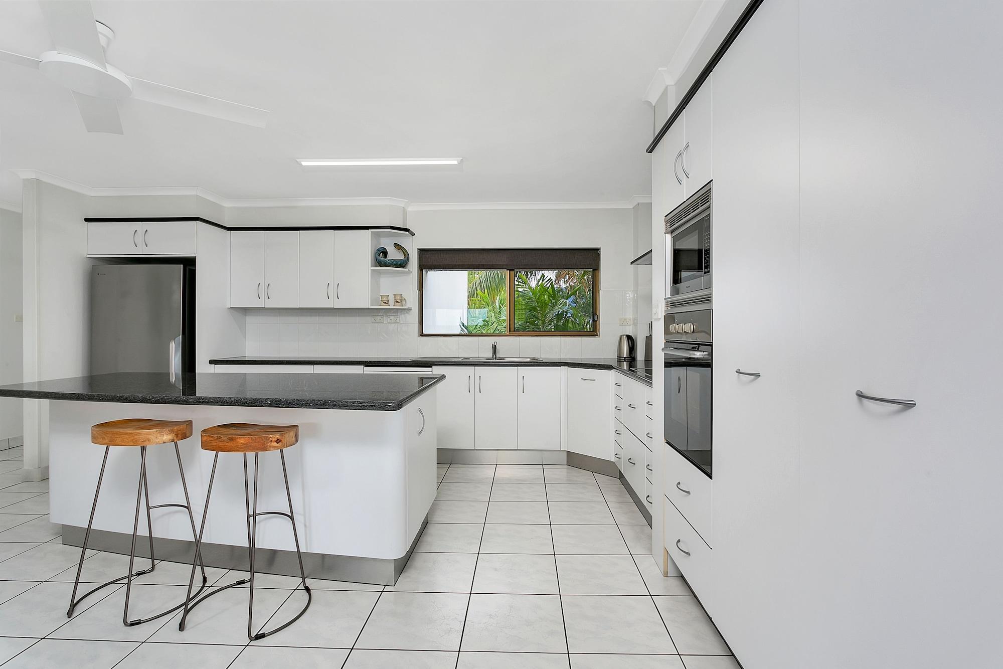 Roydon Beachfront Apartments Trinity Beach Buitenkant foto