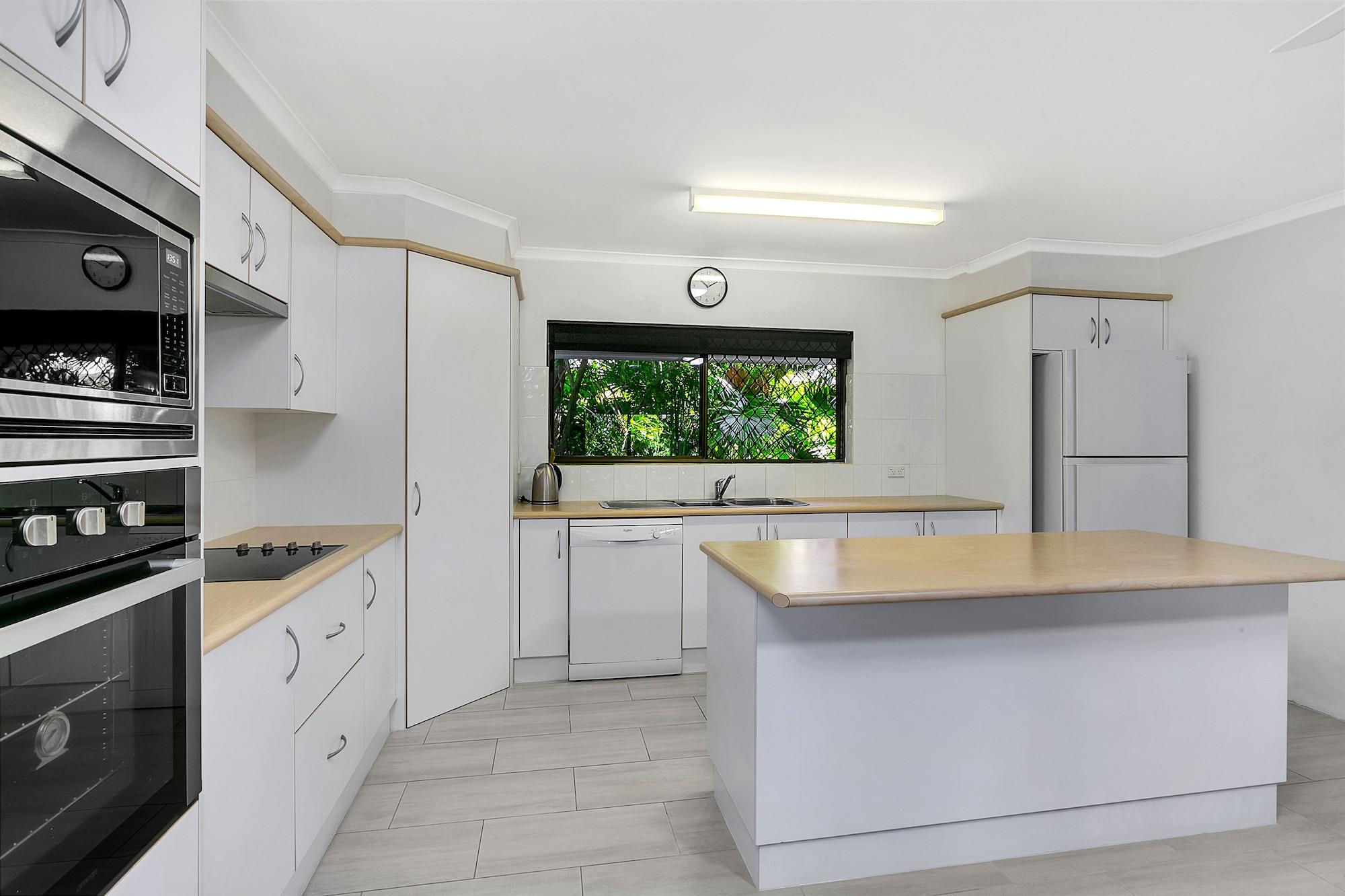Roydon Beachfront Apartments Trinity Beach Buitenkant foto