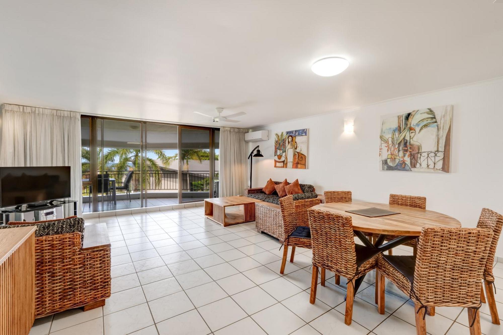 Roydon Beachfront Apartments Trinity Beach Buitenkant foto