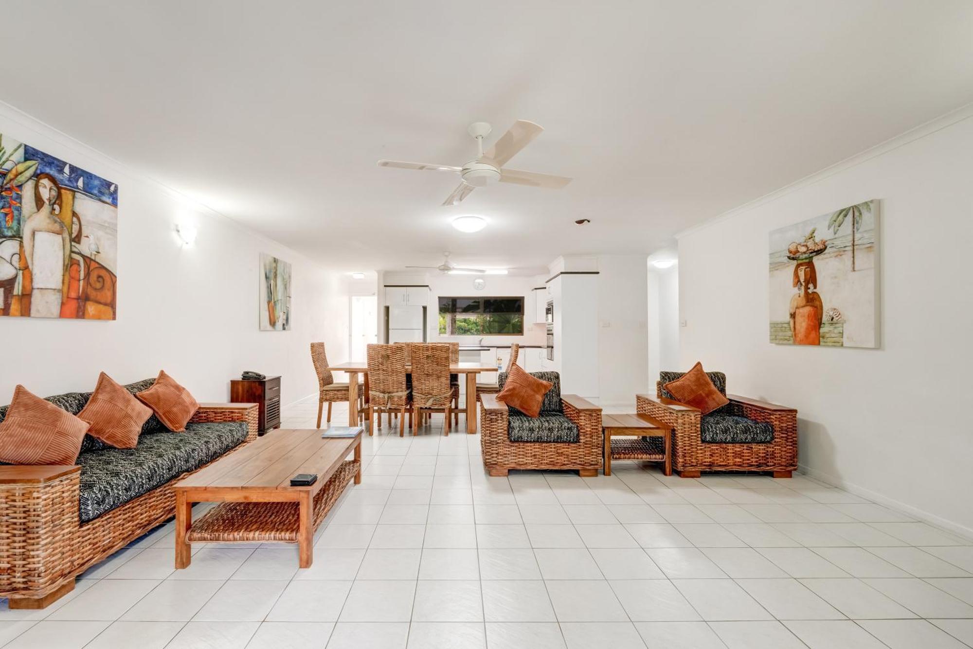 Roydon Beachfront Apartments Trinity Beach Buitenkant foto