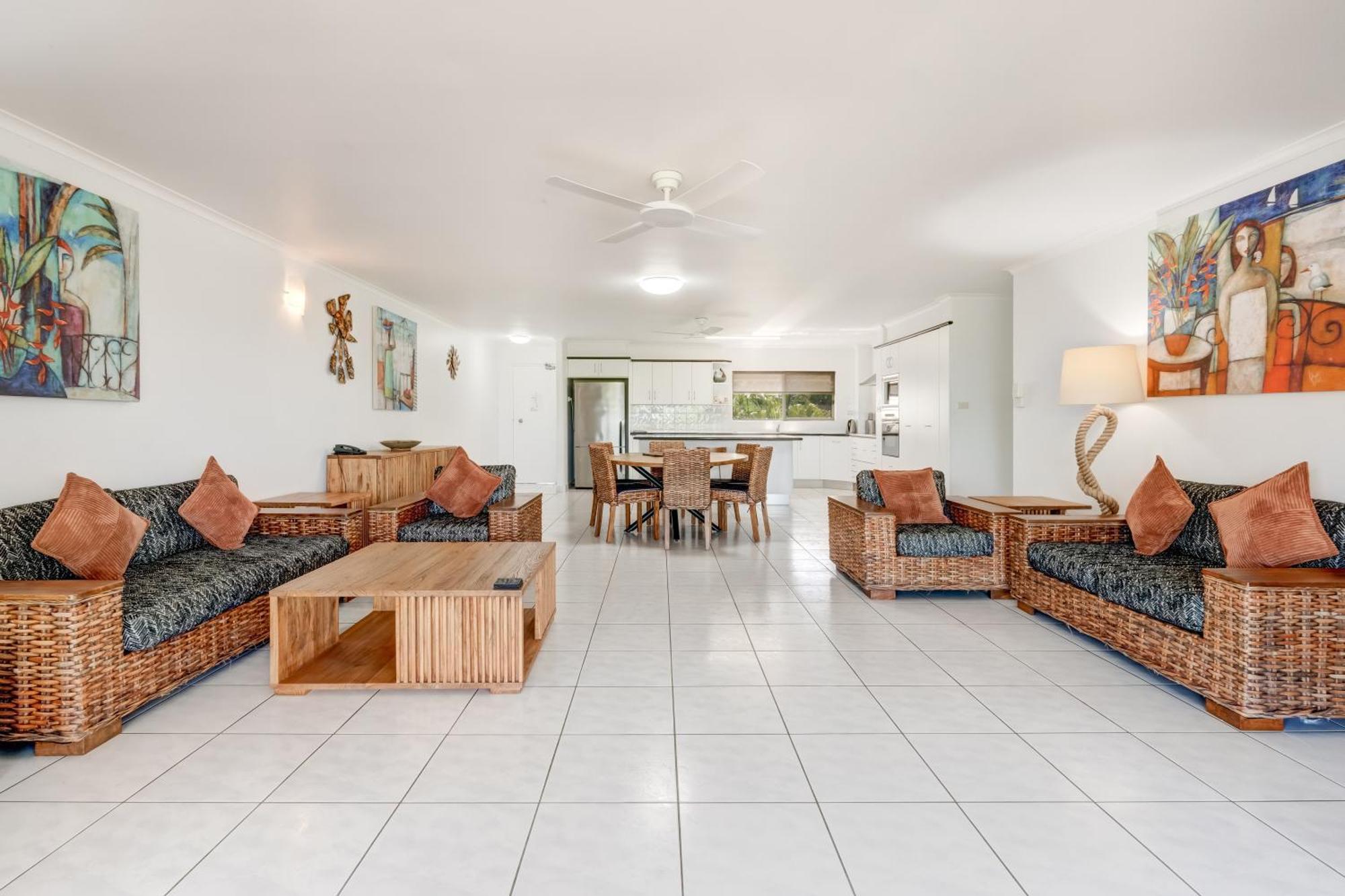 Roydon Beachfront Apartments Trinity Beach Buitenkant foto