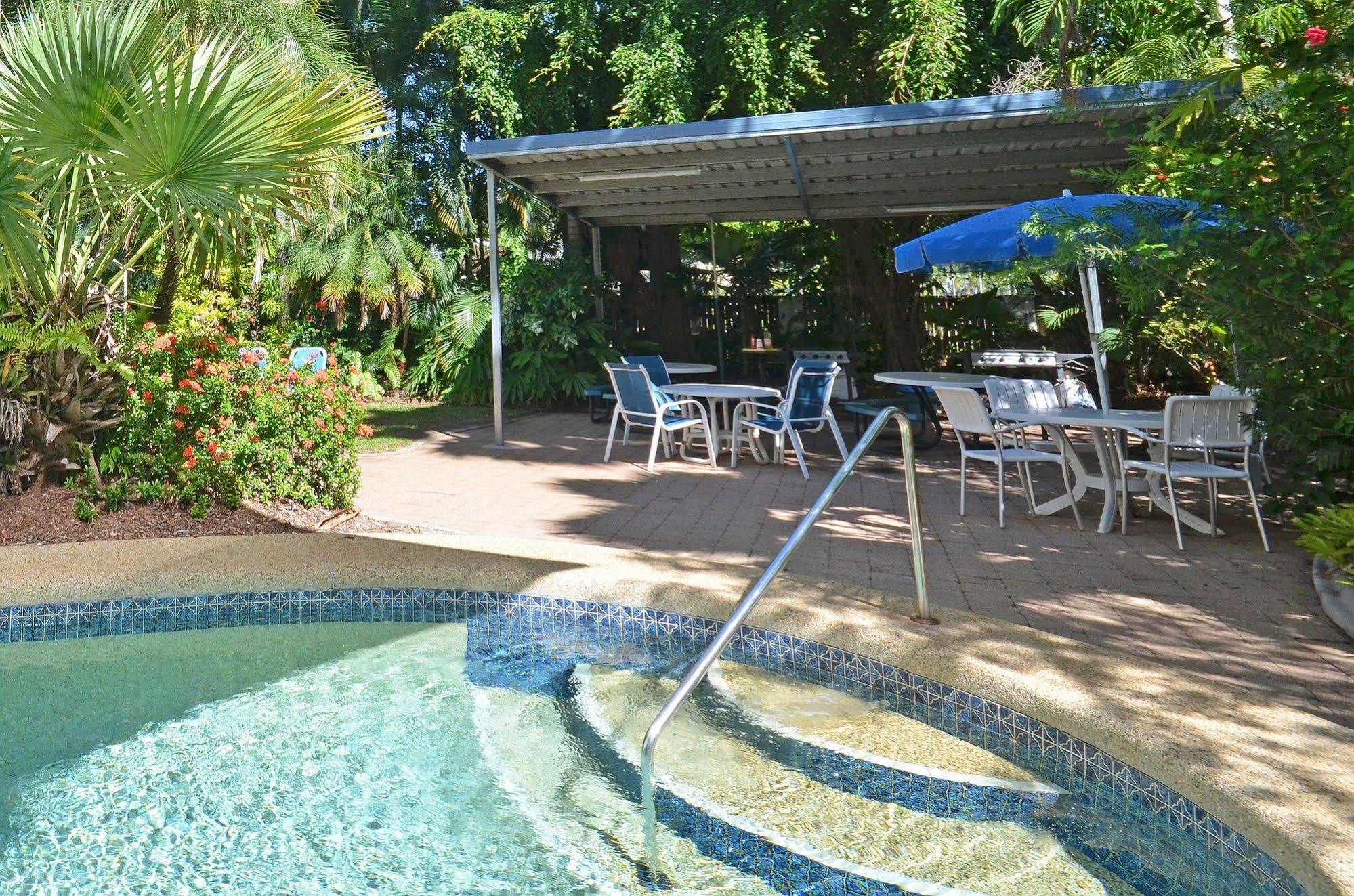Roydon Beachfront Apartments Trinity Beach Buitenkant foto