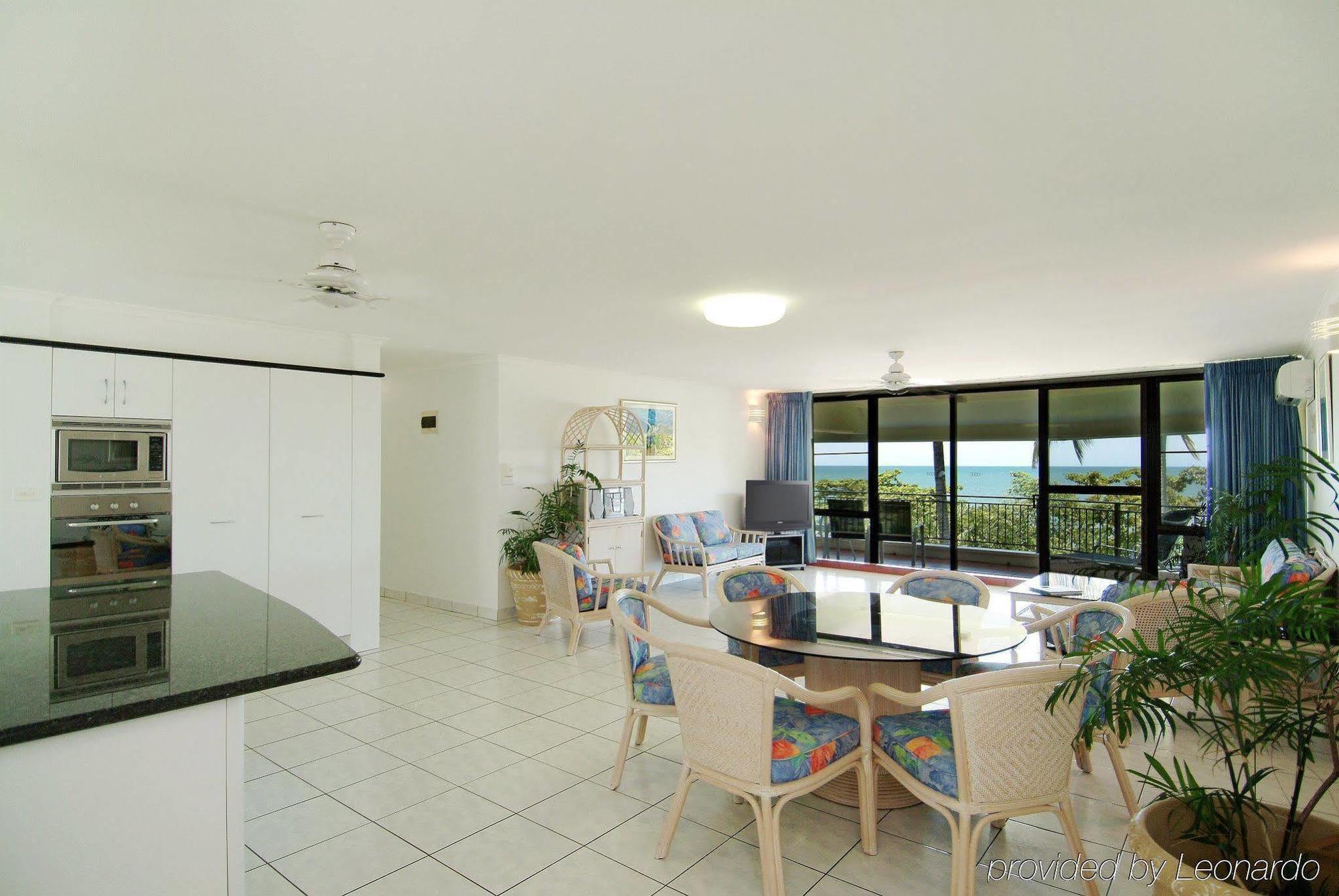 Roydon Beachfront Apartments Trinity Beach Buitenkant foto