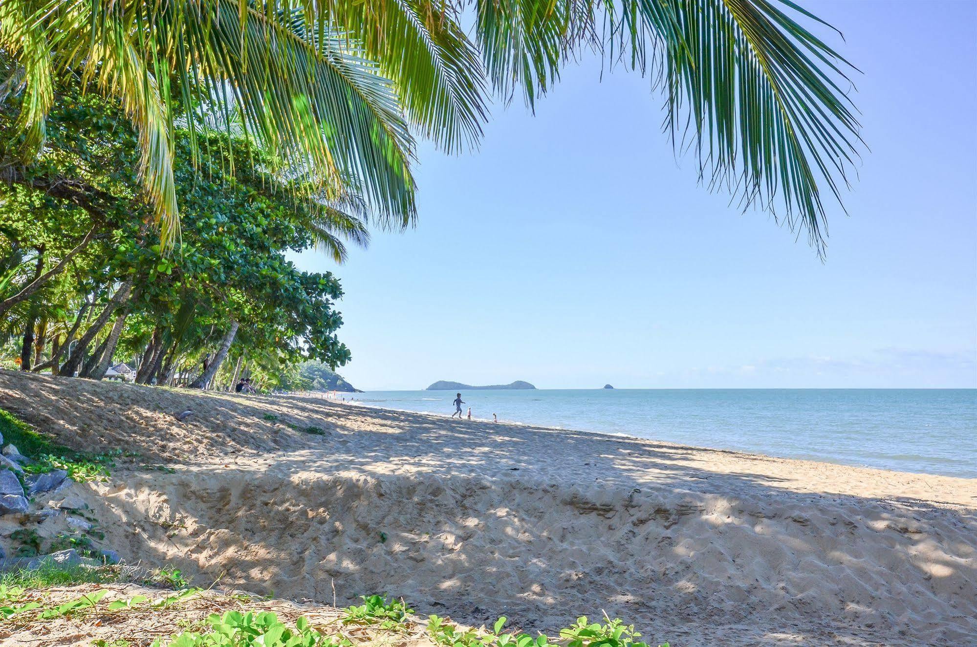 Roydon Beachfront Apartments Trinity Beach Buitenkant foto
