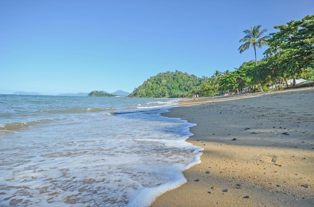 Roydon Beachfront Apartments Trinity Beach Buitenkant foto