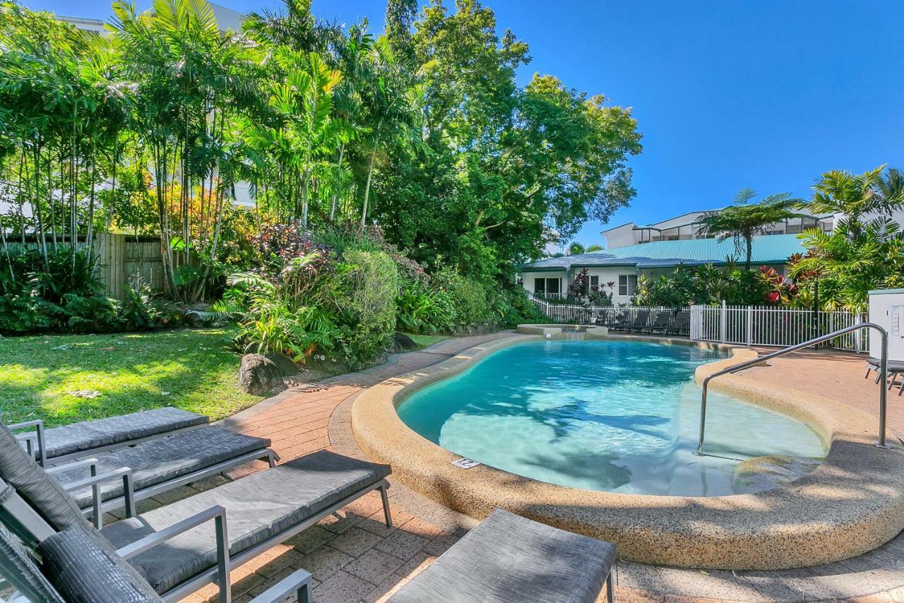 Roydon Beachfront Apartments Trinity Beach Buitenkant foto