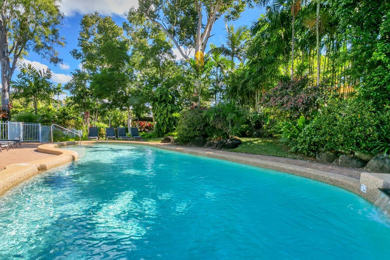 Roydon Beachfront Apartments Trinity Beach Buitenkant foto