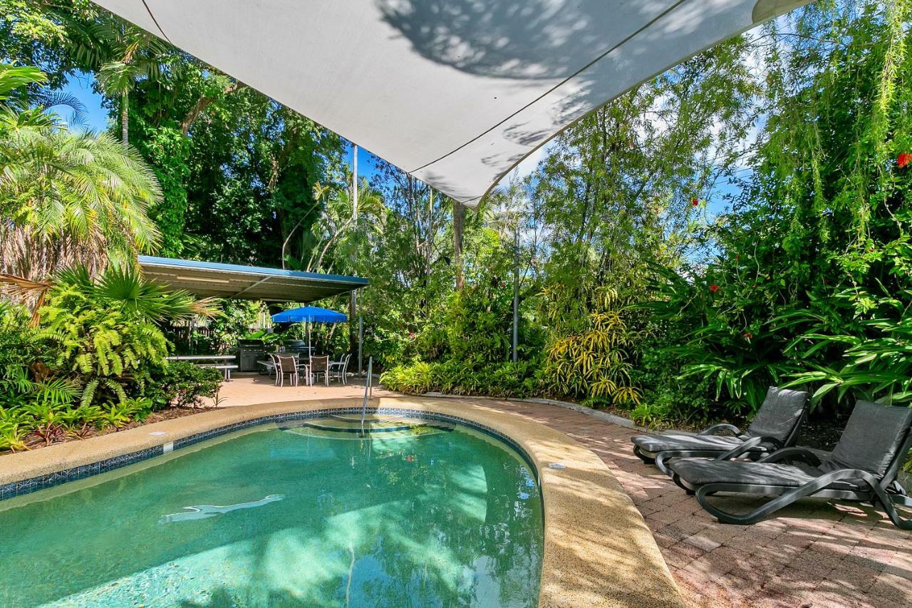 Roydon Beachfront Apartments Trinity Beach Buitenkant foto