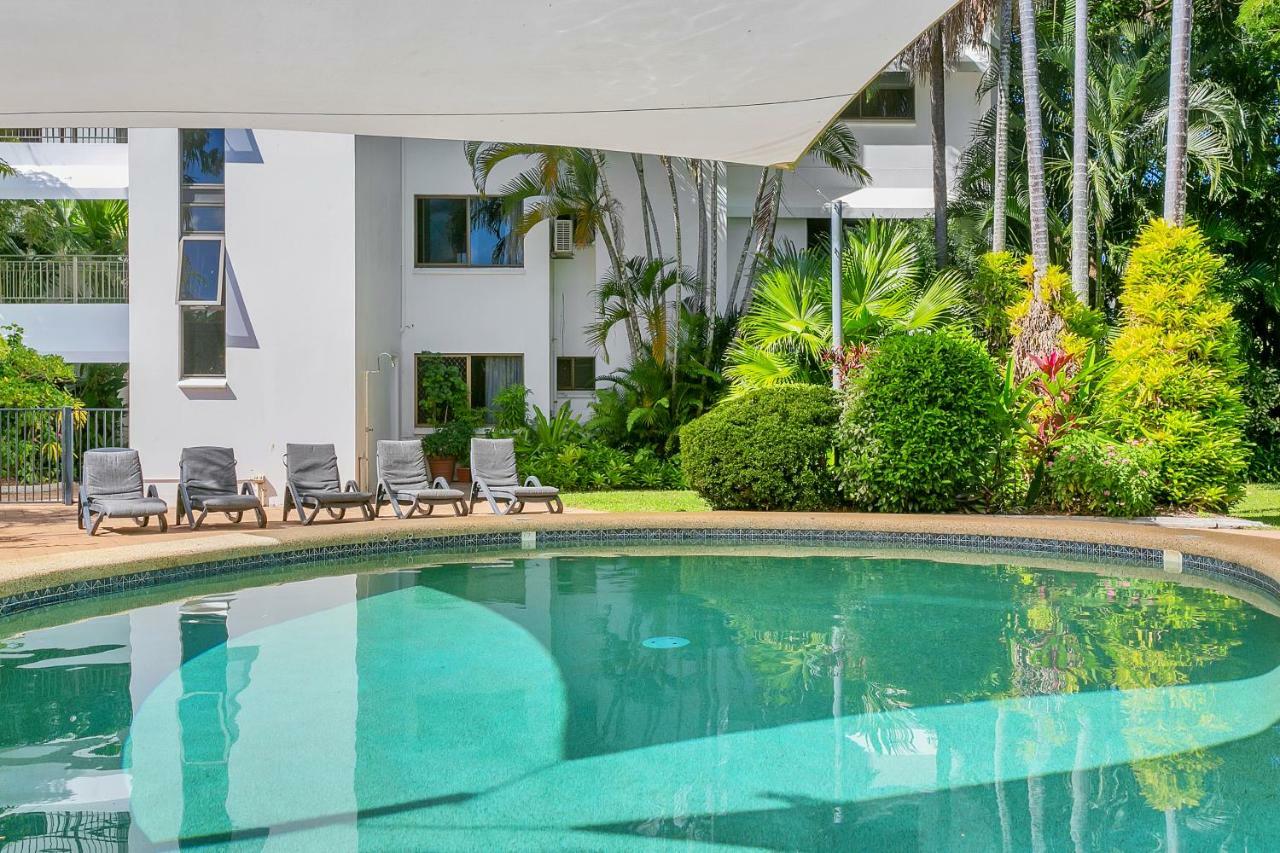 Roydon Beachfront Apartments Trinity Beach Buitenkant foto